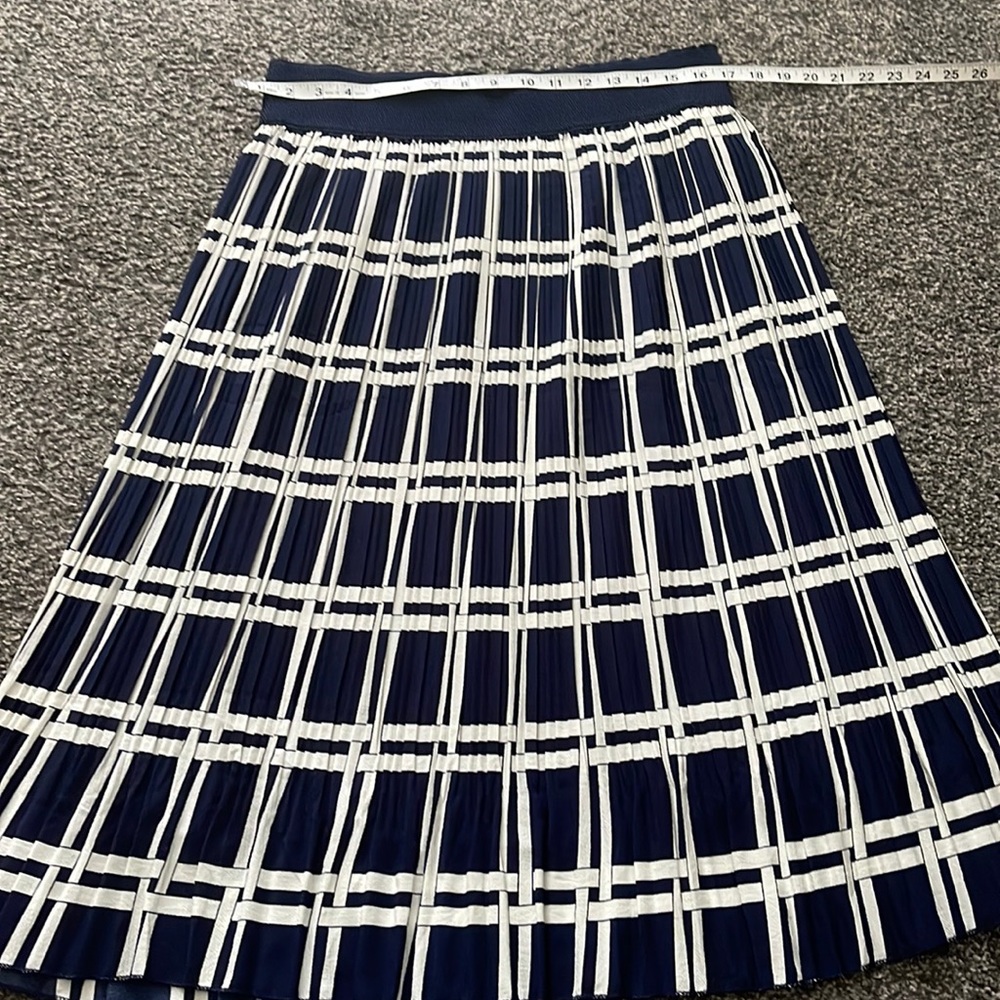 Women skirt. Brand new, no tags